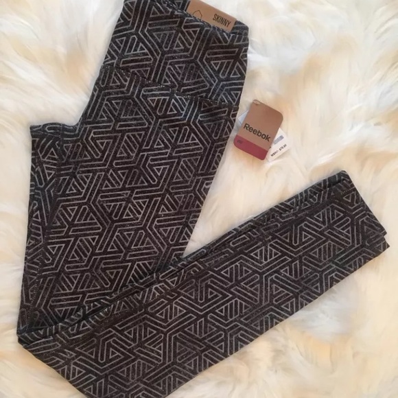 Reebok Pants - NWT REEBOK XS geo athletic running gray leggings